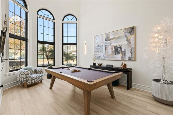 Image No.12-5 Bed Property for sale