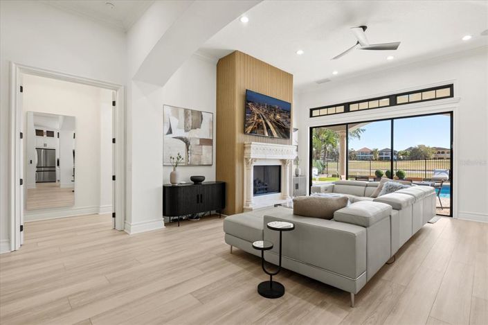 Image No.19-5 Bed Property for sale