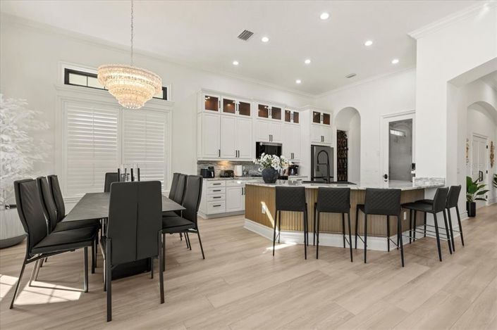 Image No.22-5 Bed Property for sale