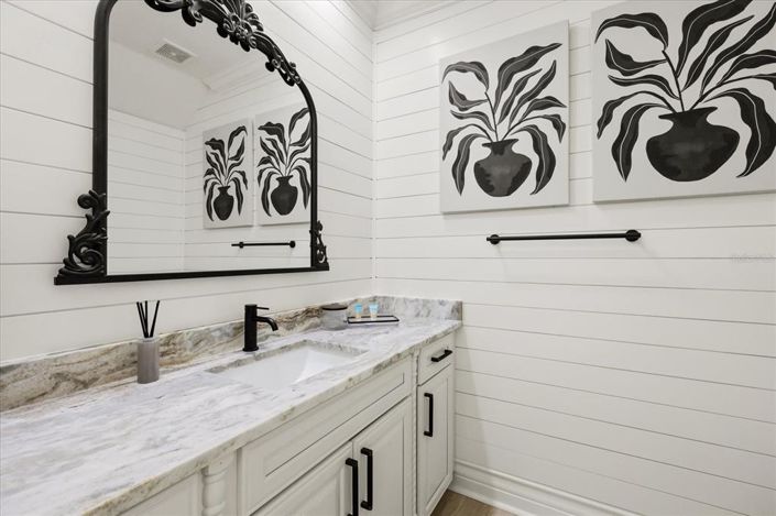 Image No.38-5 Bed Property for sale