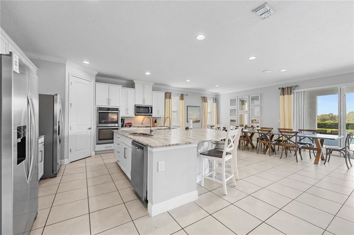 Image No.12-12 Bed Property for sale