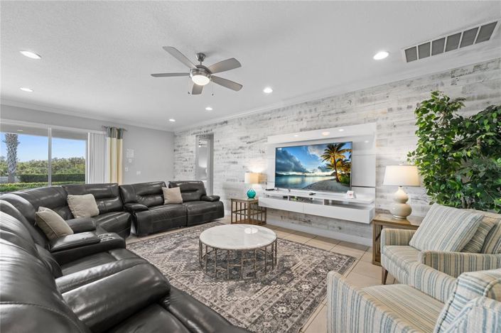 Image No.13-12 Bed Property for sale