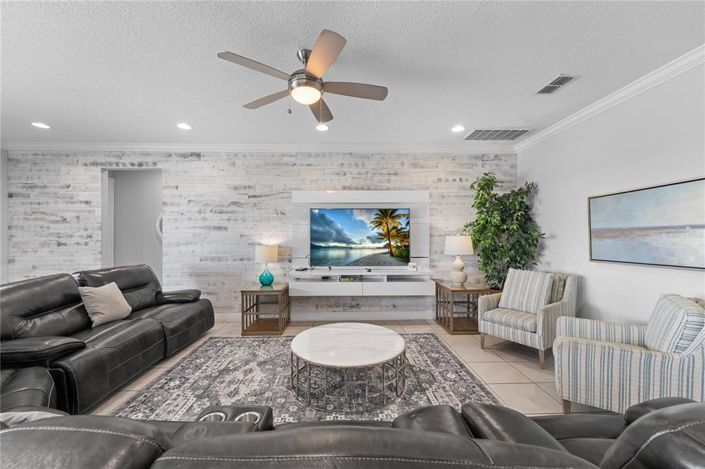 Image No.14-12 Bed Property for sale