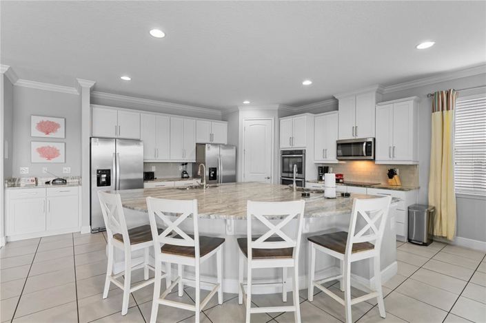 Image No.18-12 Bed Property for sale