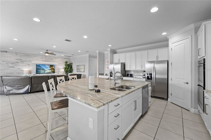 Image No.20-12 Bed Property for sale