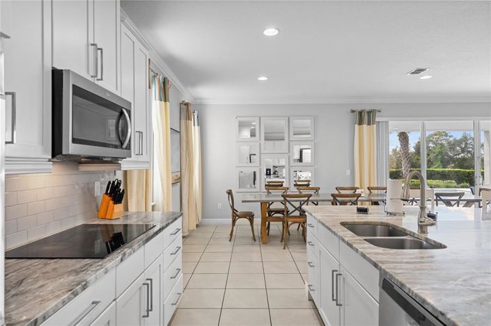 Image No.22-12 Bed Property for sale