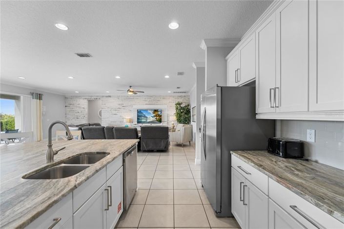 Image No.23-12 Bed Property for sale