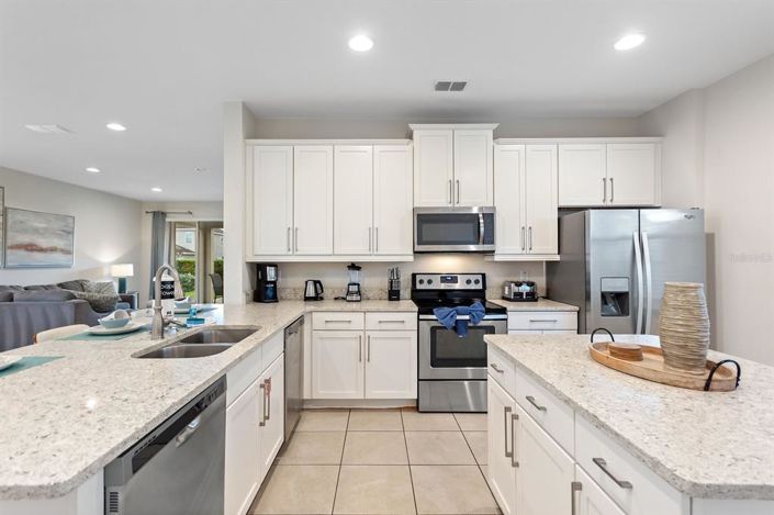 Image No.5-6 Bed Property for sale