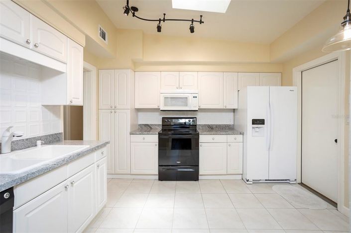 Image No.12-3 Bed Property for sale