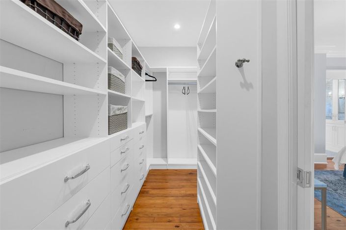 Image No.20-5 Bed Property for sale