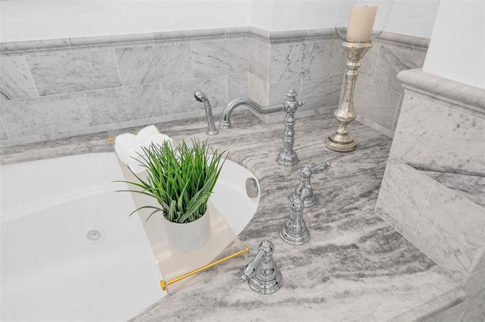 Image No.21-5 Bed Property for sale