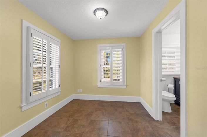 Image No.27-5 Bed Property for sale