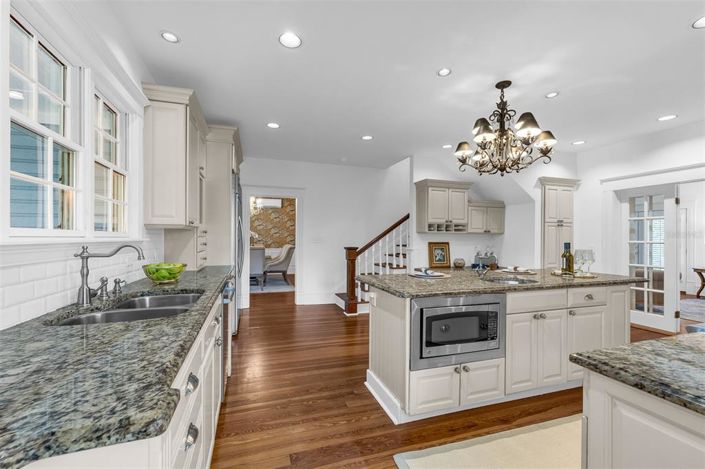 Image No.7-5 Bed Property for sale