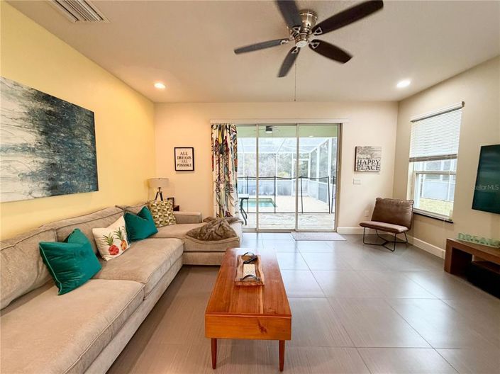 Image No.8-3 Bed Townhouse for sale