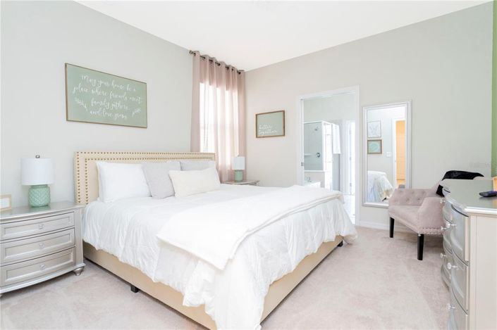 Image No.19-7 Bed Property for sale