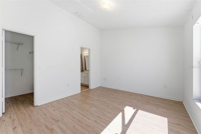 Image No.26-3 Bed Property for sale