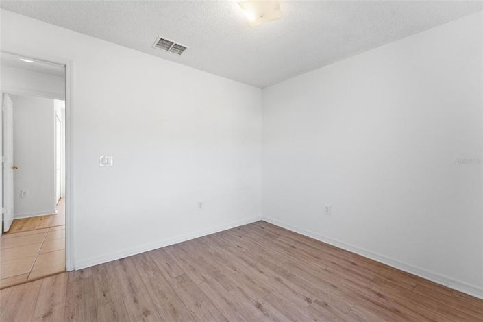 Image No.43-3 Bed Property for sale