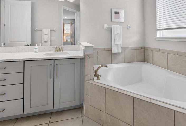 Image No.16-11 Bed Property for sale