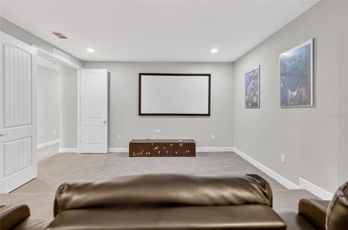 Image No.31-11 Bed Property for sale