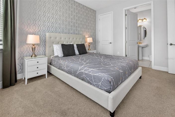 Image No.60-11 Bed Property for sale