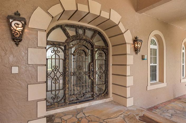 Image No.11-5 Bed Property for sale