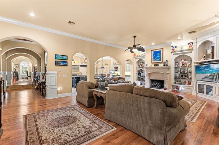 Image No.19-5 Bed Property for sale