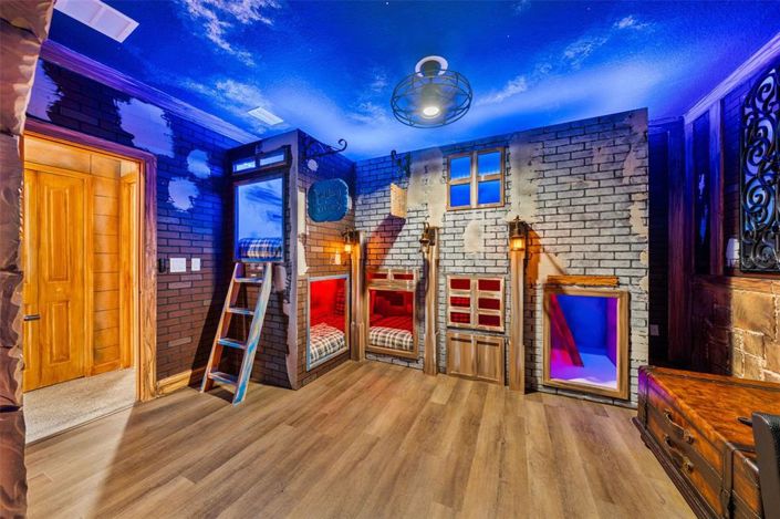 Image No.13-5 Bed Property for sale