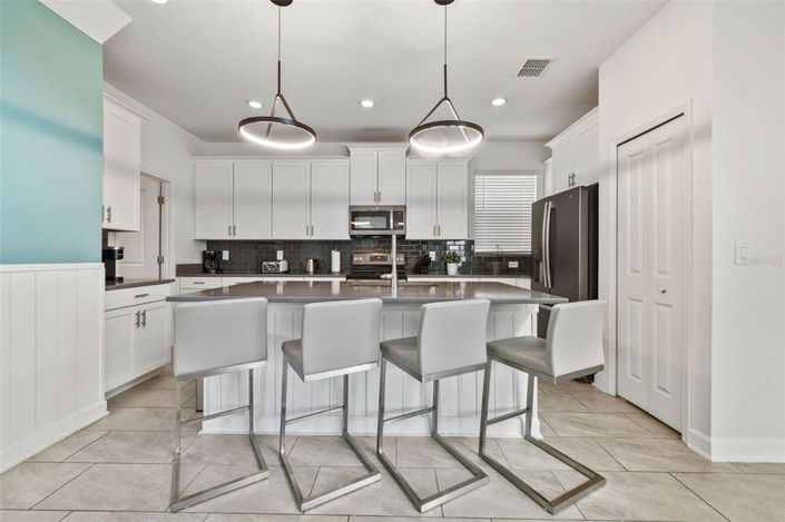 Image No.9-5 Bed Property for sale