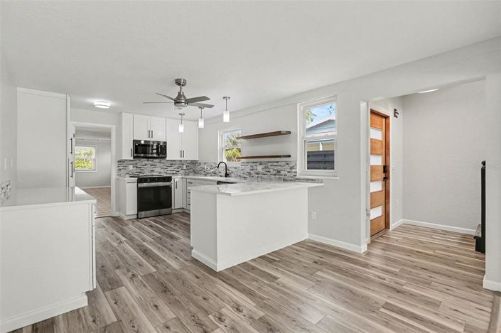 Image No.11-5 Bed Property for sale