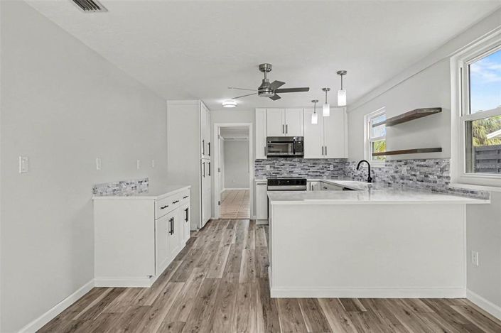 Image No.12-5 Bed Property for sale