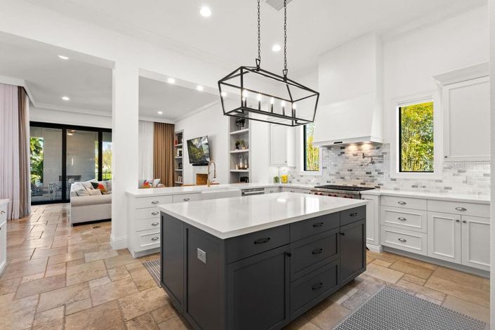 Image No.13-5 Bed Property for sale