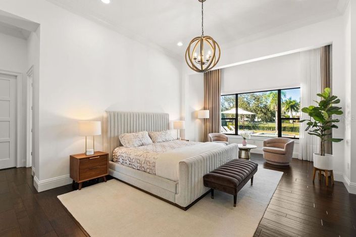 Image No.24-5 Bed Property for sale