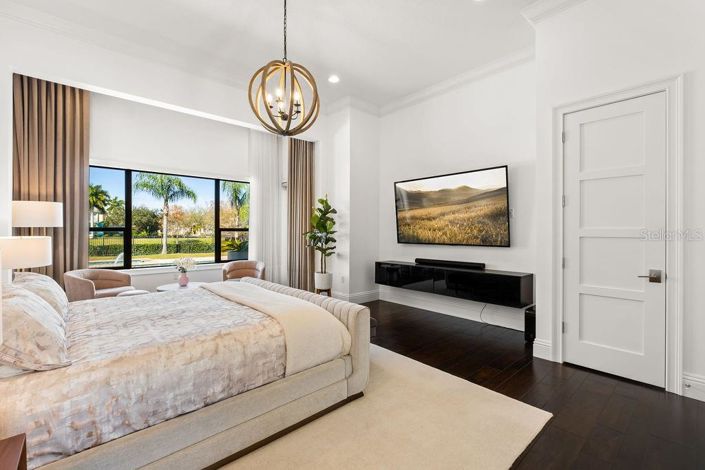 Image No.26-5 Bed Property for sale