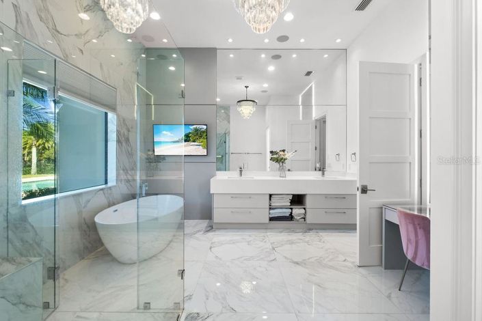 Image No.27-5 Bed Property for sale