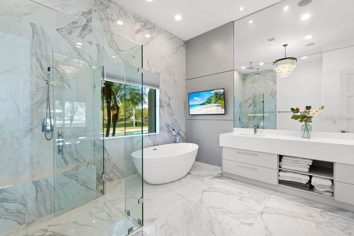 Image No.28-5 Bed Property for sale