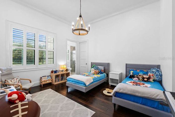 Image No.29-5 Bed Property for sale