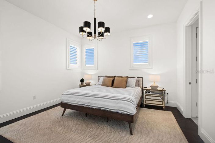 Image No.34-5 Bed Property for sale