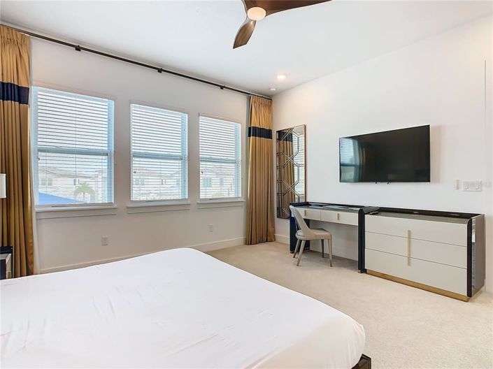 Image No.20-6 Bed Property for sale