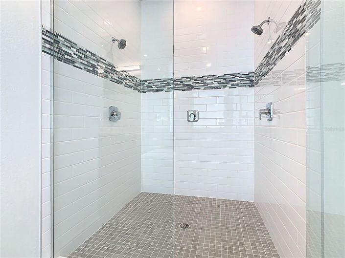 Image No.24-6 Bed Property for sale