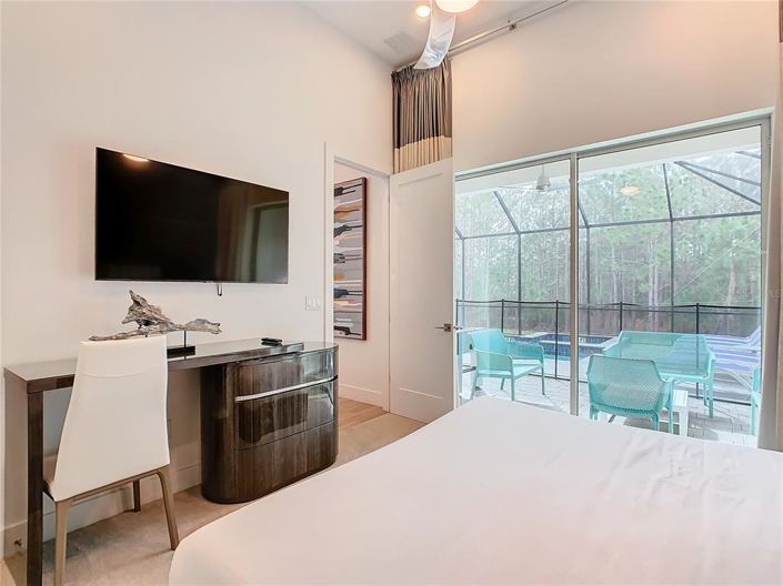 Image No.31-6 Bed Property for sale