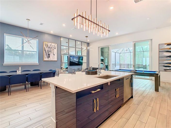 Image No.6-6 Bed Property for sale