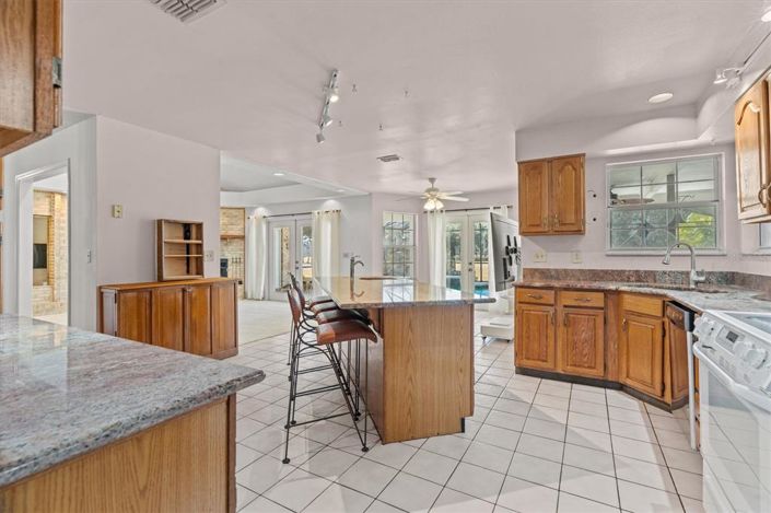 Image No.10-4 Bed Property for sale