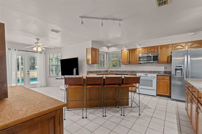 Image No.12-4 Bed Property for sale