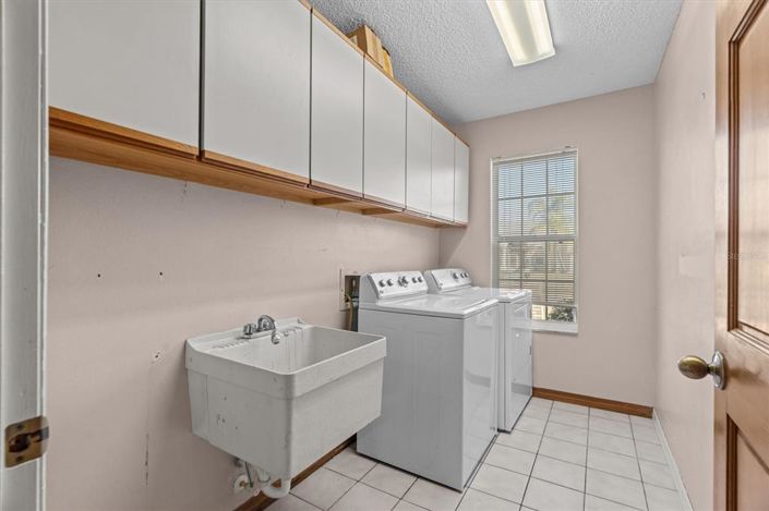 Image No.19-4 Bed Property for sale