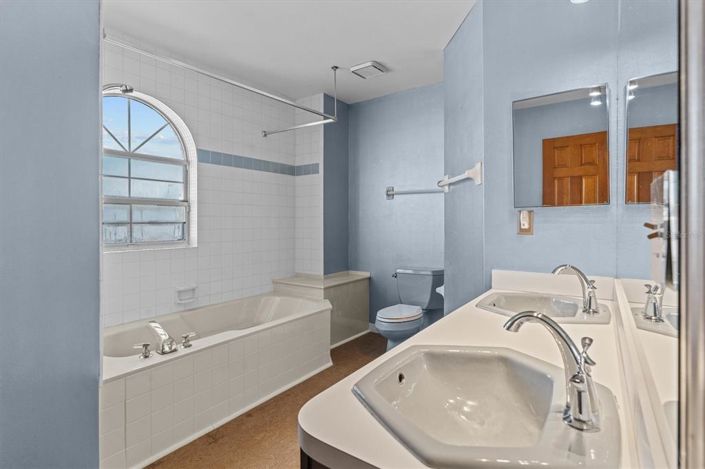 Image No.27-4 Bed Property for sale