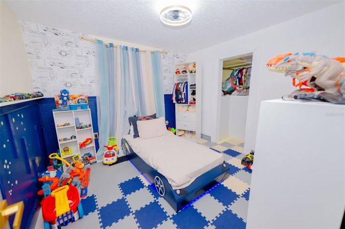 Image No.11-6 Bed Property for sale