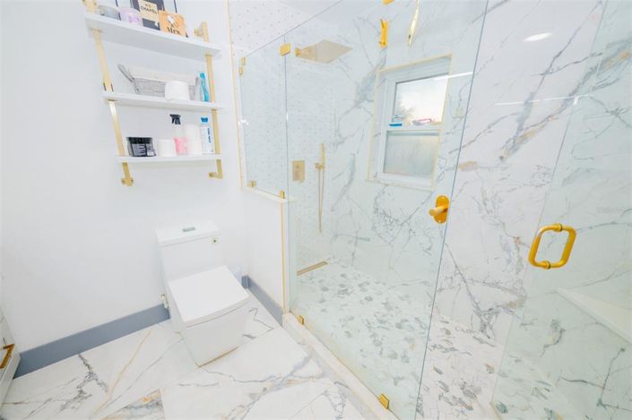 Image No.14-6 Bed Property for sale