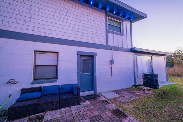 Image No.2-6 Bed Property for sale