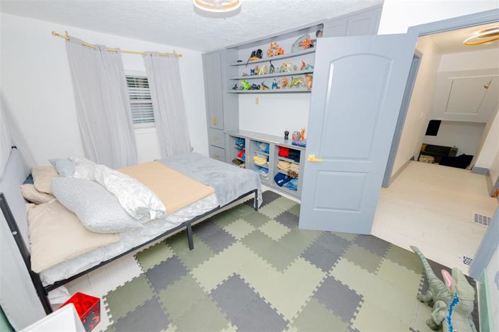 Image No.21-6 Bed Property for sale