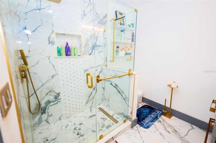 Image No.26-6 Bed Property for sale